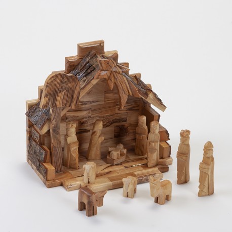 La Grande Crèche de Noël en Bois : Un Symbole Traditionnel Réinventé